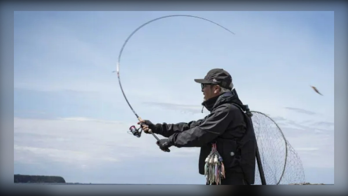 Angler eging with the Shimano 26 Sephia XTune